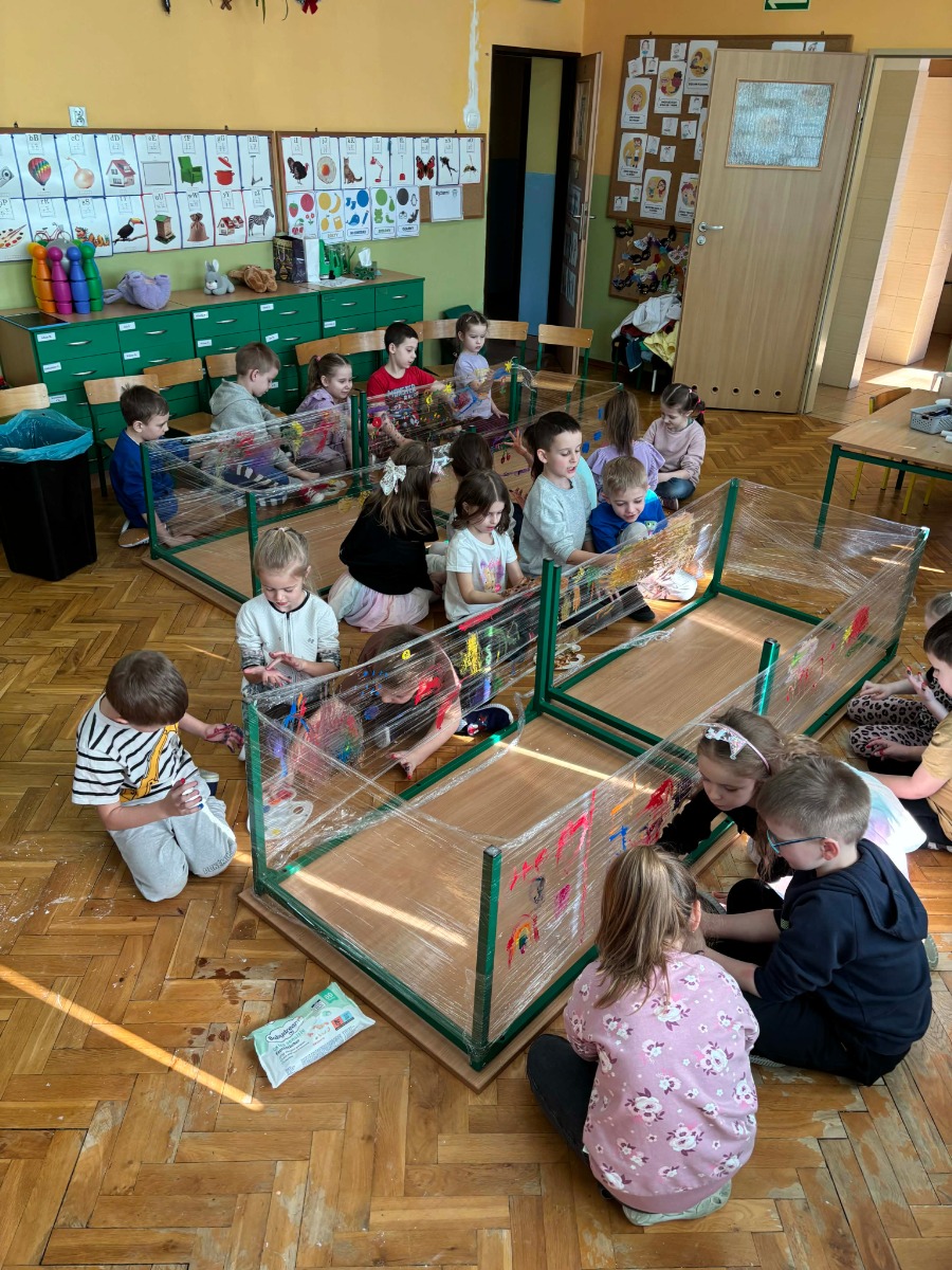 Zdjęcie do Projekt "Gramy zmysłami" gr. 4-5 latki i 6-latki B - Słuch i dotyk